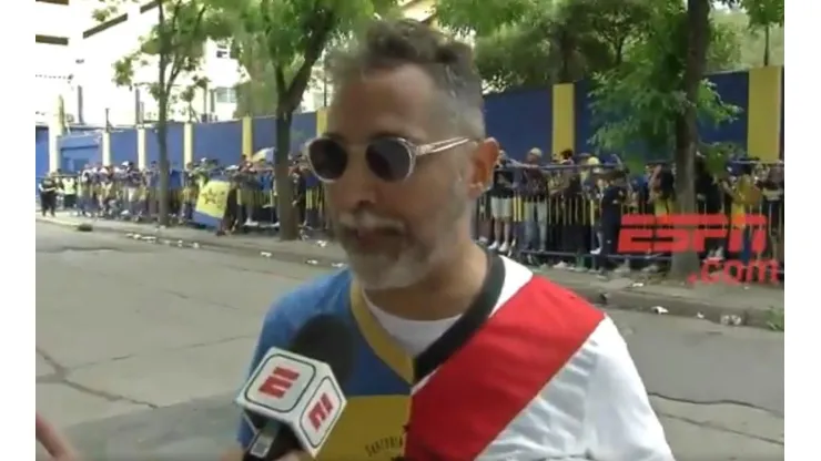 Esto no es Boca: el hincha que fue a La Bombonera con los colores de River
