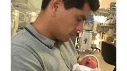 Nació la hija de Lampe y Boca le hizo un regalo más grande que su propio cuerpo