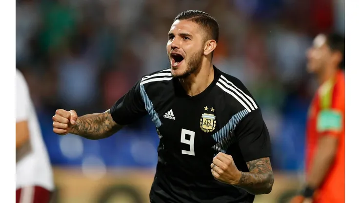 Icardi metió su primer gol y continúa festejando su debut en las redes con Argentina