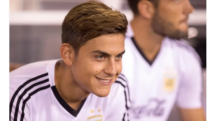 Dybala metió un look tremendo al irse del país