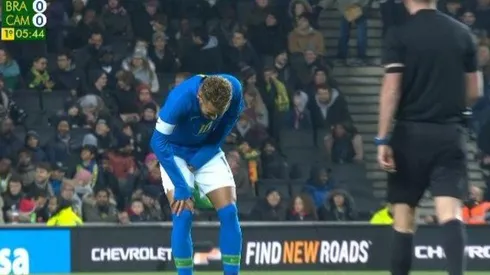 No duró ni diez minutos: Neymar se lesionó apenas empezó Brasil-Camerún