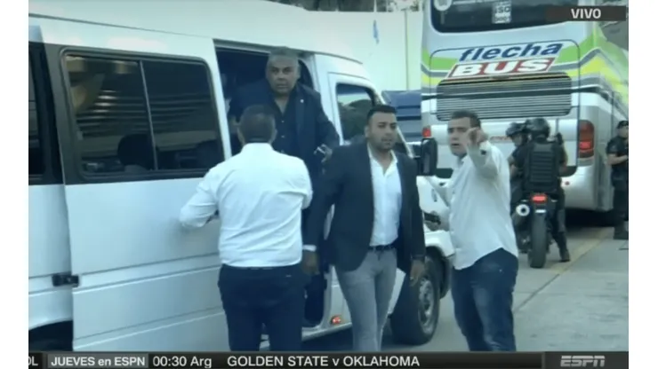 El micro de la Argentina salió para el estadio sin un jugador: ¡se lo olvidaron!