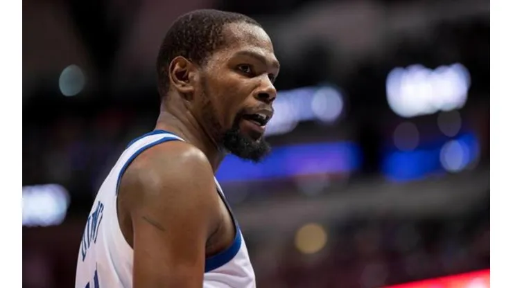 ¡Se calentó! Kevin Durant insulta a un fanático de los Mavericks