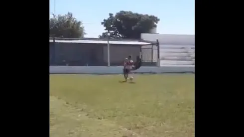 Una patada realmente inexplicable.