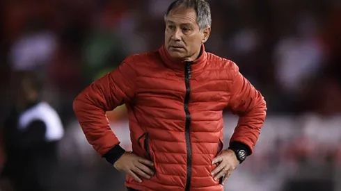 Desde la Liga MX quieren terminar antes de tiempo el vínculo entre Holan e Independiente
