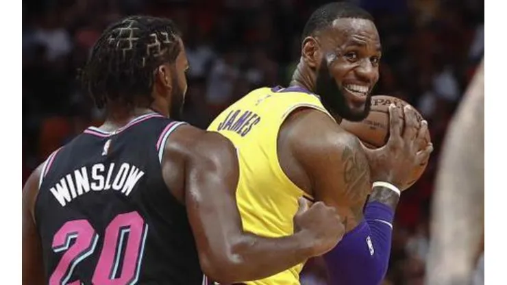¡Es como el vino! LeBron James anota 51 en su regreso a Miami