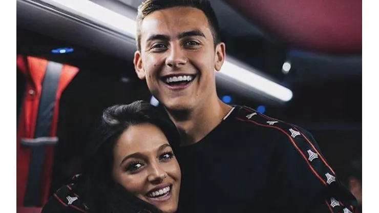 Oriana no se dio cuenta, Dybala le sacó una foto y después la escrachó en las redes sin piedad