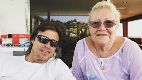 Almeyda le deseó feliz cumpleaños a la madre y los hinchas estallaron agradeciéndole a ella por tenerlo