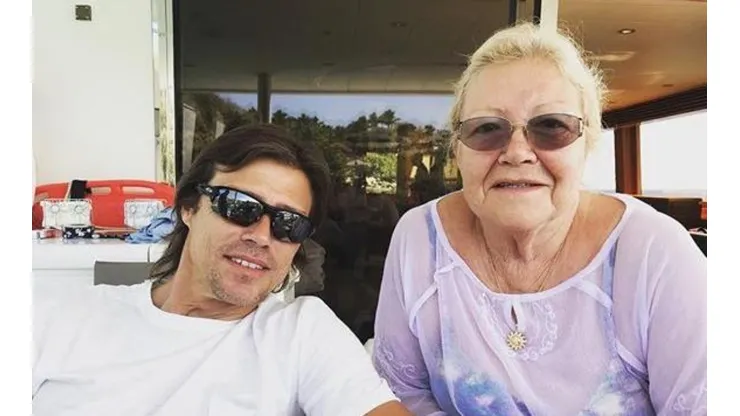 Almeyda le deseó feliz cumpleaños a la madre y los hinchas estallaron agradeciéndole a ella por tenerlo