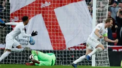 Kane festeja el gol de la victoria.