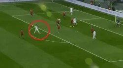 De espaldas y sin ver: el infernal caño de Ronaldinho que volvió locos a todos