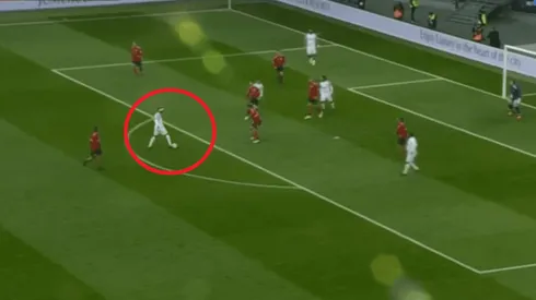 De espaldas y sin ver: el infernal caño de Ronaldinho que volvió locos a todos