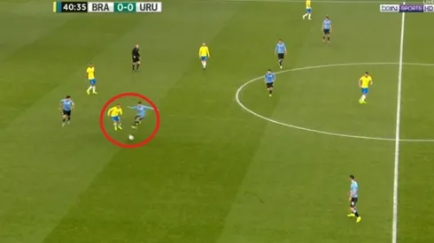 Terrible patada de Vecino a Neymar.