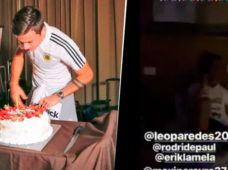 Dybala hablaba por teléfono ¿con Oriana? ¡y sus compañeros lo interrumpieron!