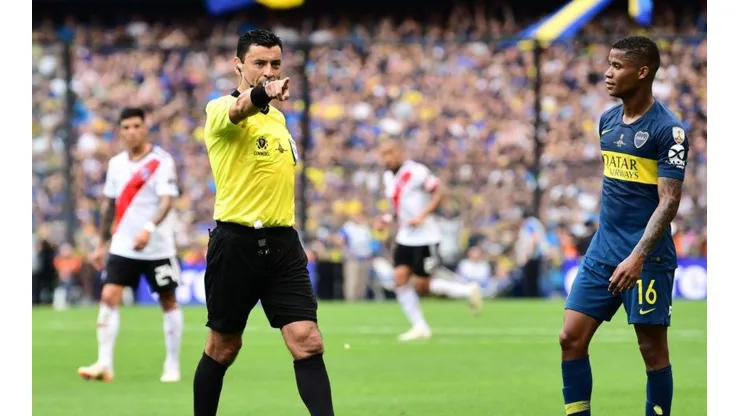 Tenemos árbitro, señores: Conmebol confirmó quién dirigirá el River-Boca