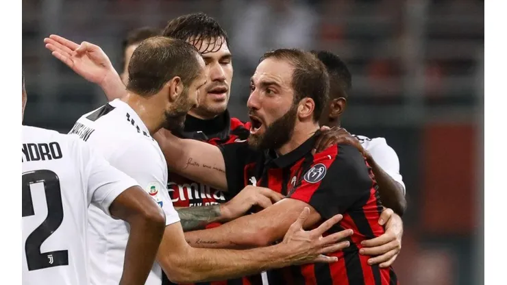En Italia, a Higuaín le pegan hasta los políticos: "Estuvo indigno"