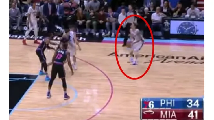 ¿Descalzo? ¡No hay problema! El triplazo de JJ Redick tras perder un zapato