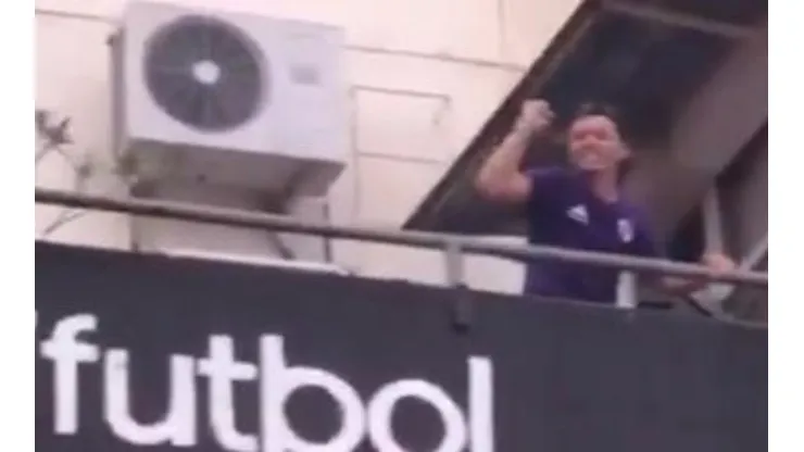 ¡Qué loco que está! Gallardo cantó como un hincha más en El Monumental