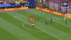 Foto captura del momento de la volea del Pity Martinez.