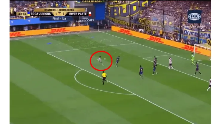 Foto captura del momento de la volea del Pity Martinez.