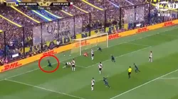 Armani dio rebote y Wanchope le rompió el arco: ¡gol de Boca ante River!