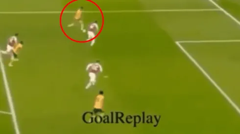 Asistencia de Raúl Jiménez ante Arsenal.