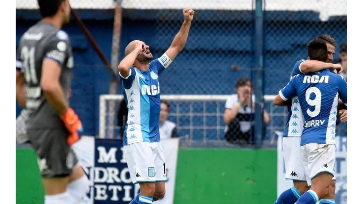 Racing ganó un partidazo en el Bosque y sigue puntero de la Superliga