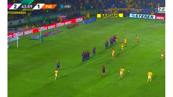 Tremendo gol de Gignac.