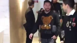 Seguro se lo puso Antonella: Messi llegó al Camp Nou y todo el mundo está hablando de su buzo