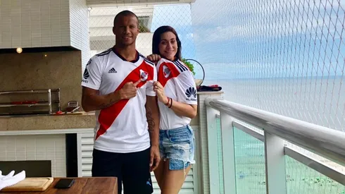 A Carlos Sánchez le salió el hincha de adentro y le pegó a Boca en Instagram