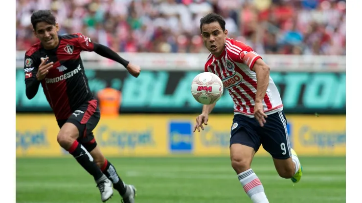 Omar Bravo anunciará su retiro.