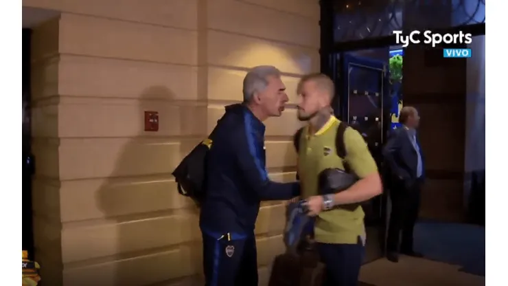 Foto de Benedetto volviendo al micro.