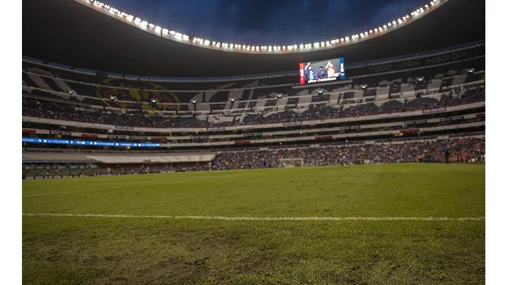 La cancha del Estadio Azteca es un espanto de nuevo