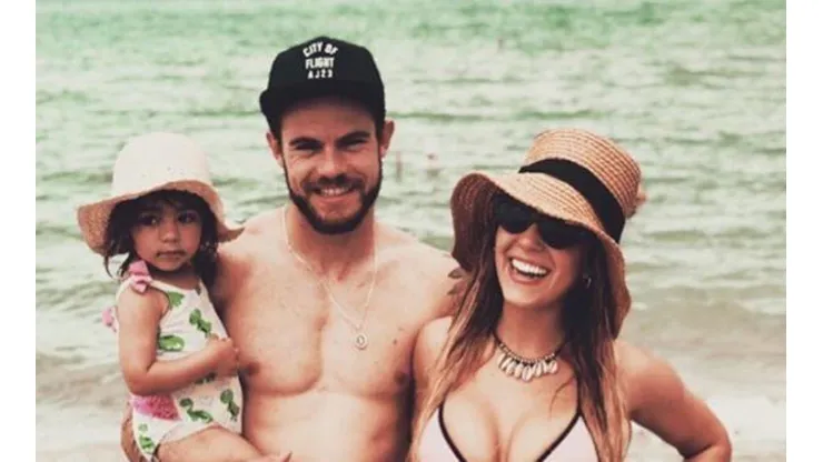Qué mujer: faltan 20 horas pero la mujer de Nández ya está en La Bombonera