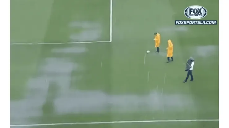 Foto captura del campo de juego de la Bombonera.