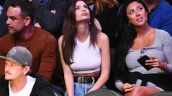 ¡Sin temor! Emily Ratajkowski coquetea con LeBron James