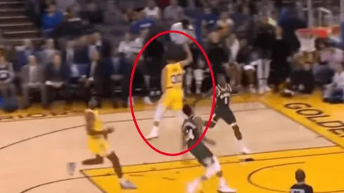 ¡Preocupación en Golden State! Curry deja el tabloncillo por lesión en la derrota de los Warriors