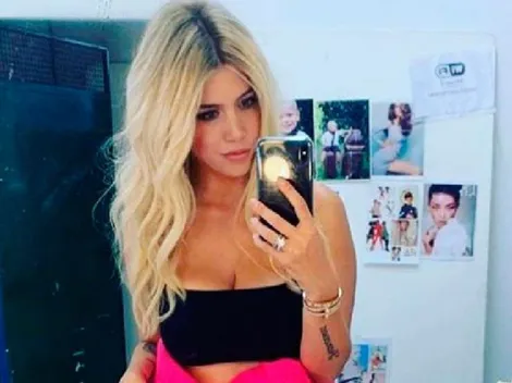 Wanda se pintó los labios, subió foto y escribió: "Si tuviera cara, lo besaría en la boca"