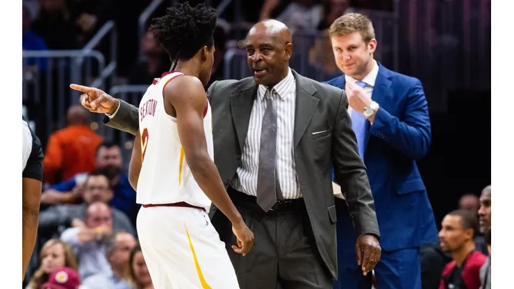 ¡Déjenlo en paz! El entrenador de los Cavaliers pide a los veteranos no criticar más a su novato estrella
