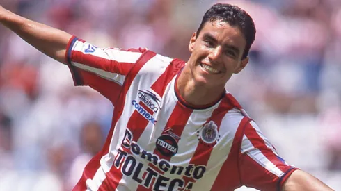 Bravo le sacó una sonrisa a la porra de Chivas.