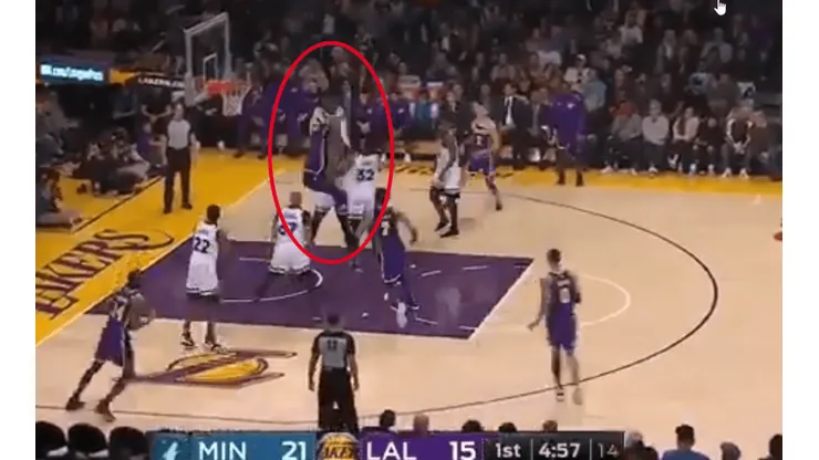 El impresionante martillazo de LeBron James en la victroria de los Lakers