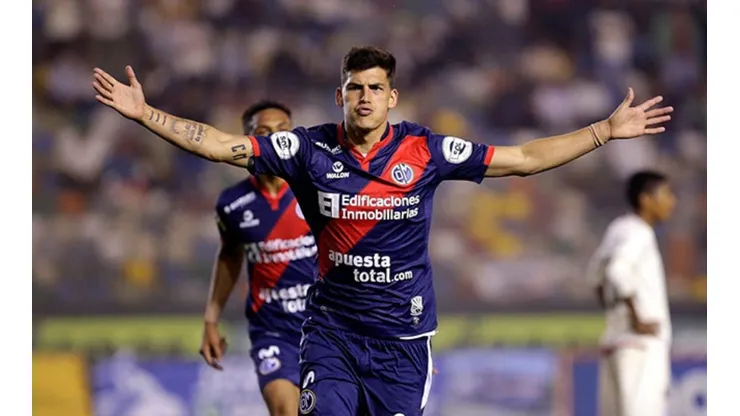 El delantero es uno de los candidatos para reemplazar a Paolo Guerrero en la Selección.