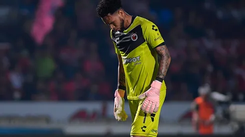 ¿Volverá el guardametas a atajar en el fútbol europeo?