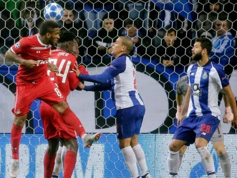 Farfán volvió a marcar en Champions con un cabezazo imposible