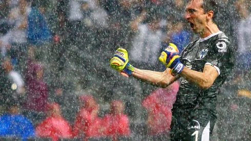 Lindo gesto de Monterrey para Barovero.