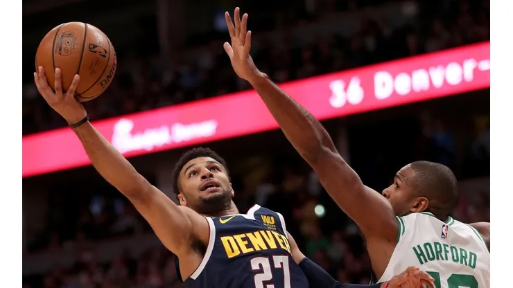 Jamal Murray anota una bandeja ante Al Horford