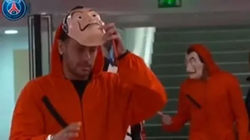 Neymar ingresó al estadio vestido de "La Casa de Papel"