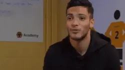 Gran gesto de Jiménez con un fan de Wolves en Inglaterra