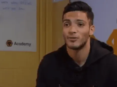 Gran gesto de Jiménez con un fan de Wolves en Inglaterra