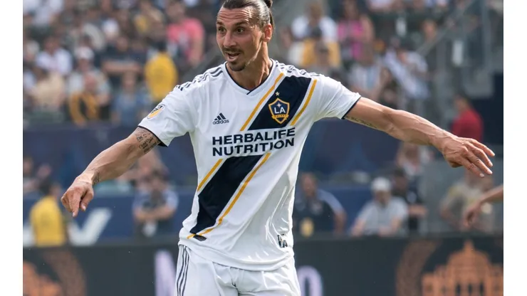 Zlatan frustrado en la derrota ante el Dynamo